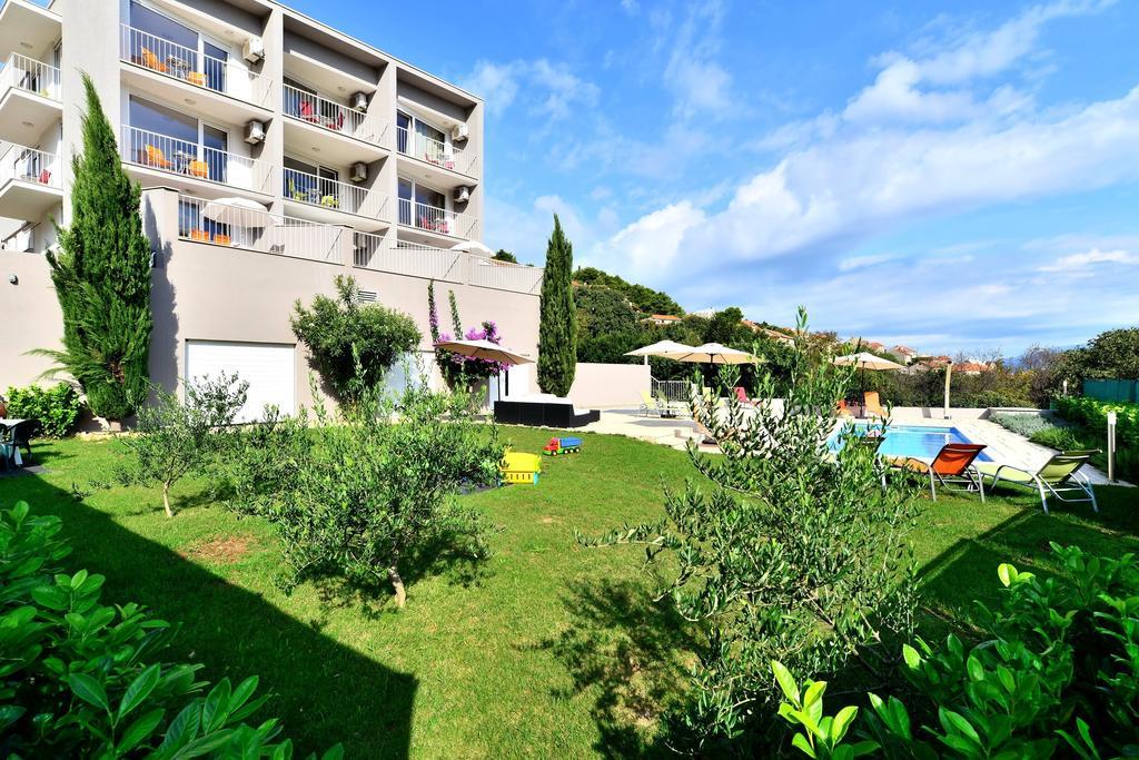Bretia Apartments Sutivan Esterno foto