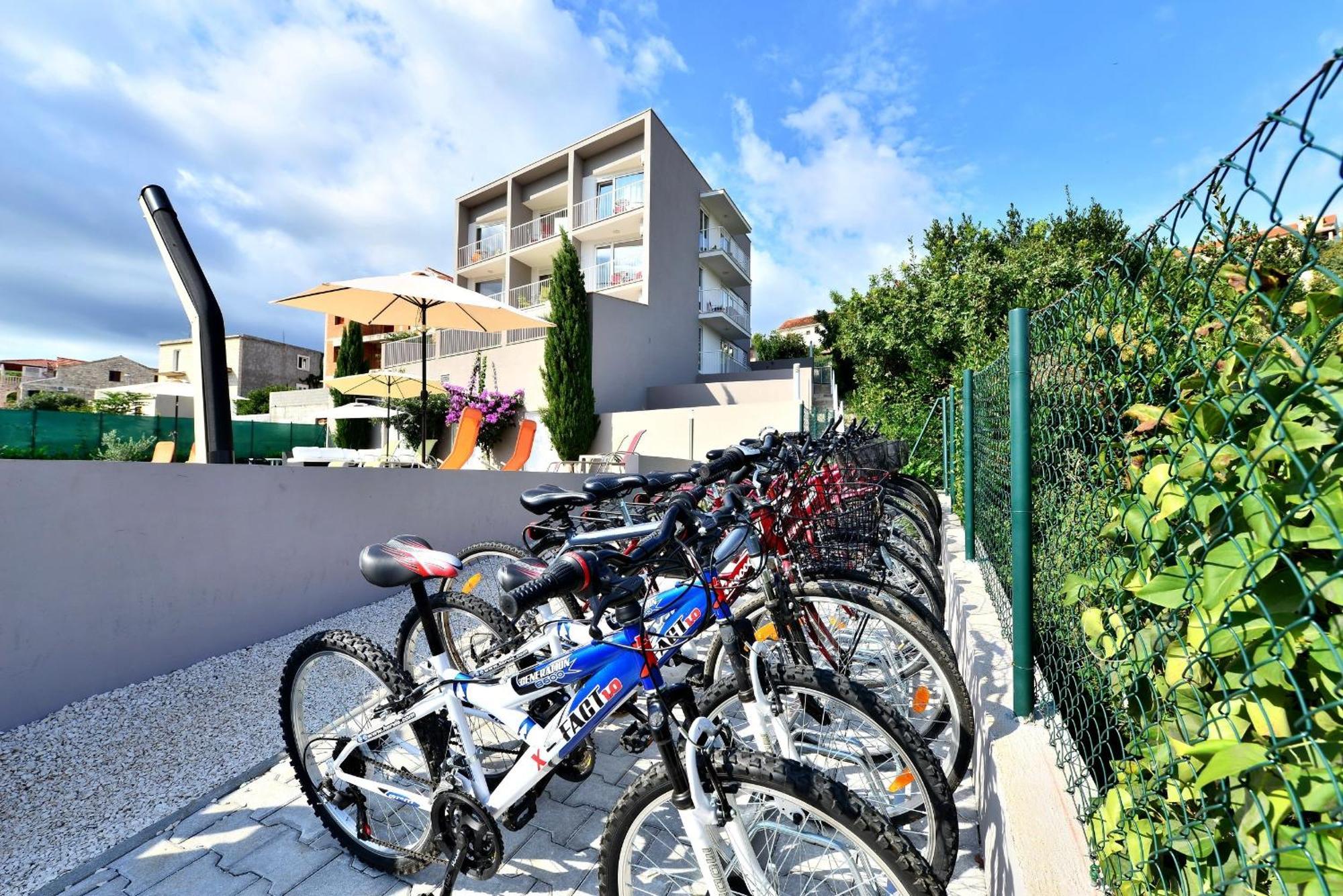 Bretia Apartments Sutivan Esterno foto