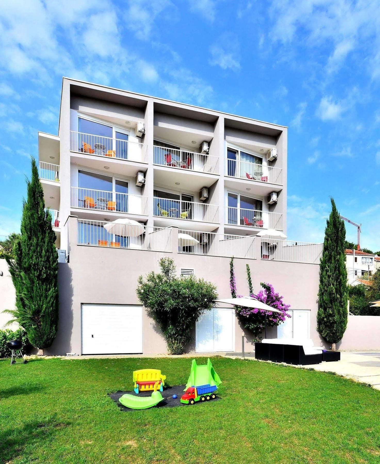 Bretia Apartments Sutivan Esterno foto